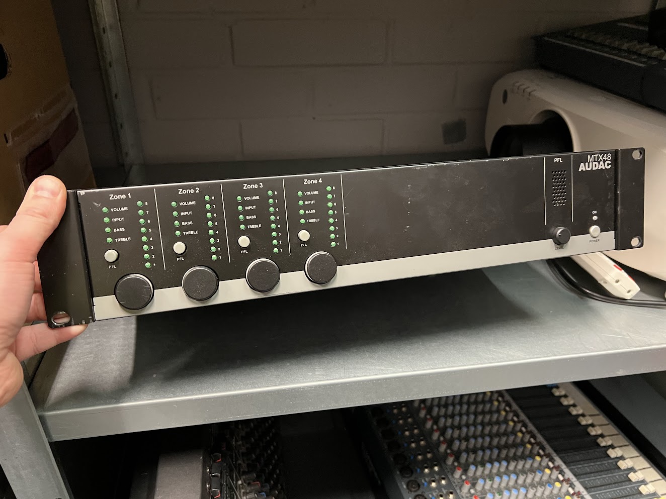 Audac MTX48 äänimatriisi