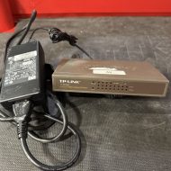 Verkkokytkin TP-link TL-SF1008P käytetty