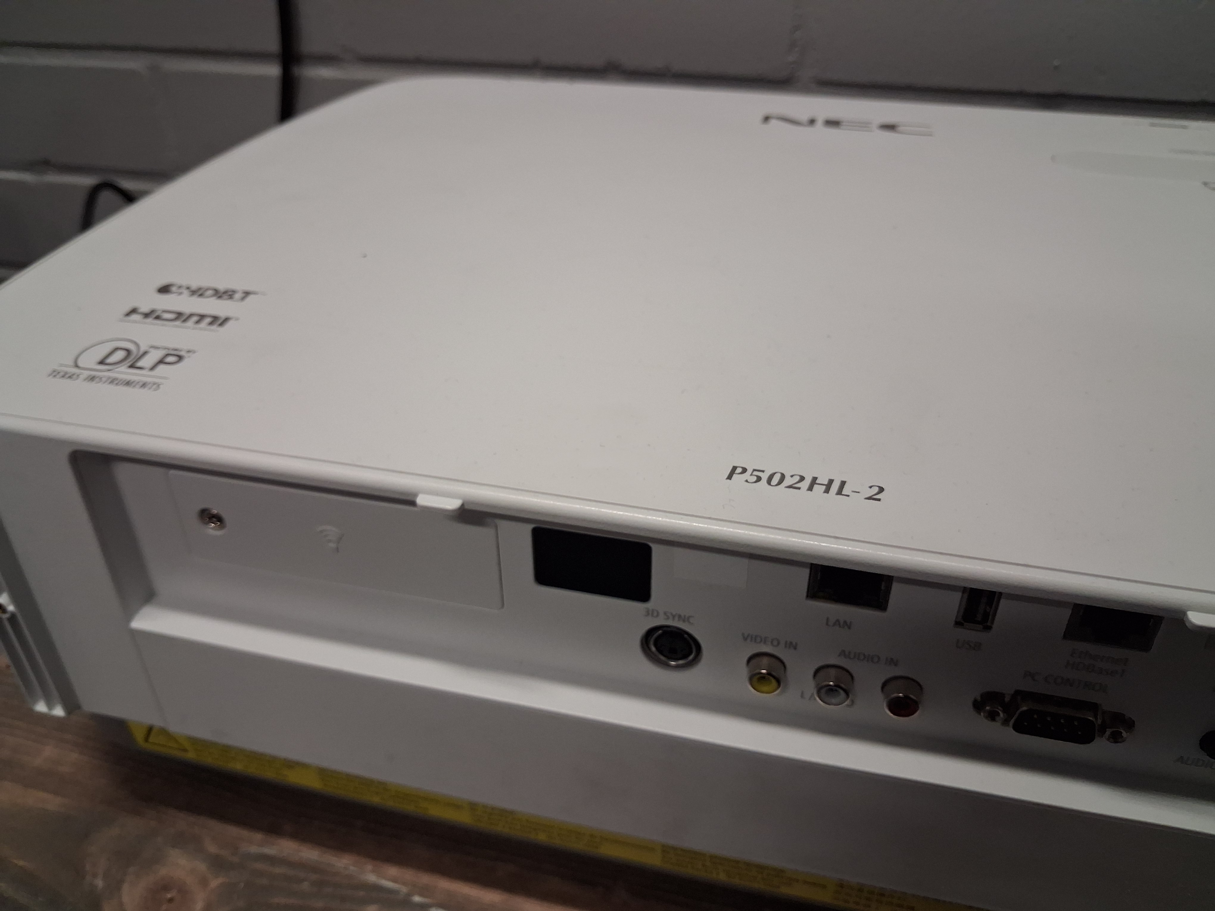 NEC P502HL-2 - Image 3