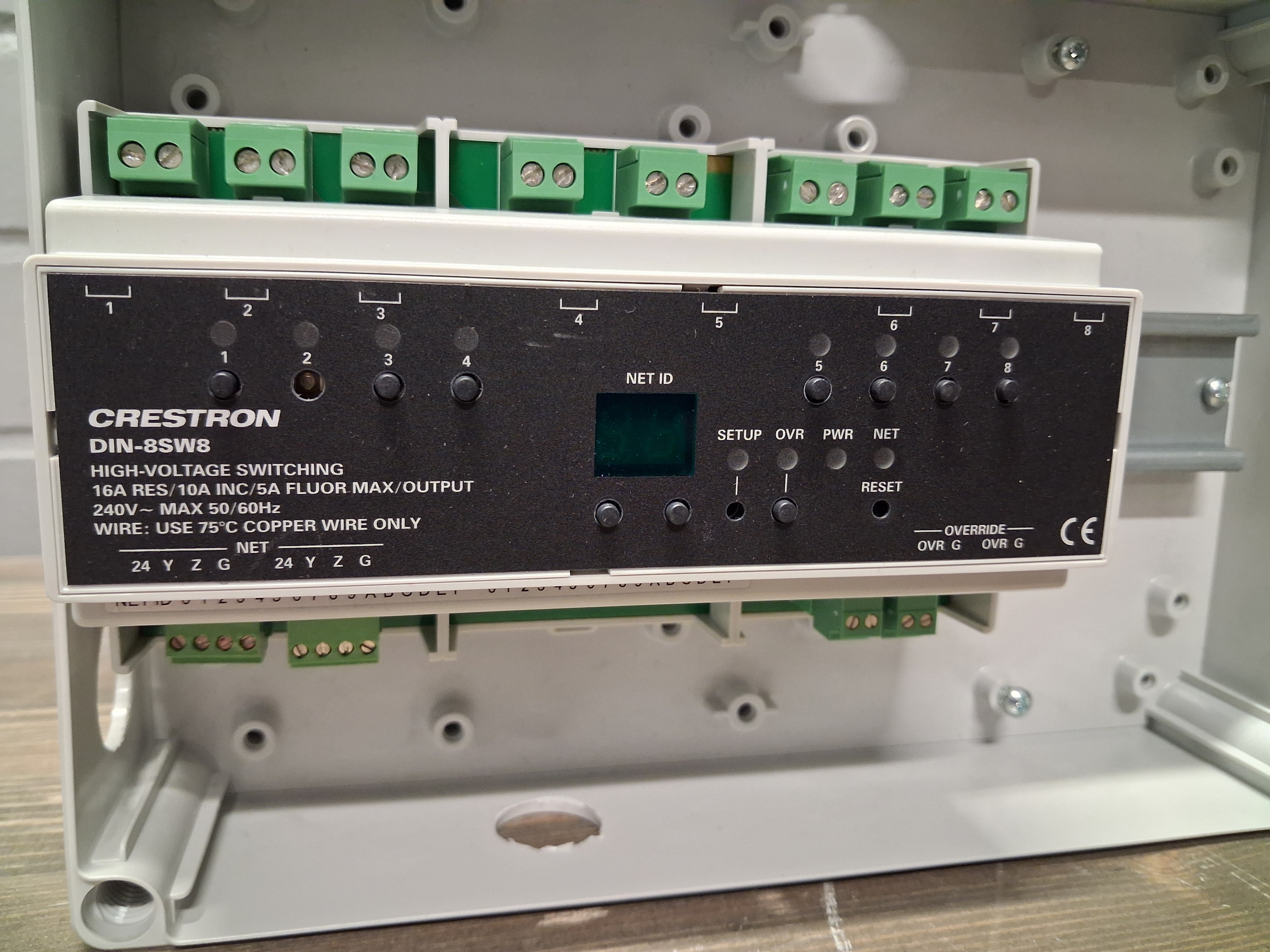 Crestron DIN-8SW8+kotelo - Image 2
